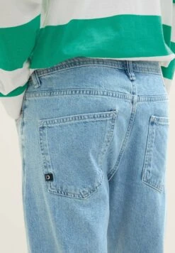 TOM TAILOR Denim Straight Leg Jeans - Clean Bleached Blue Denim -Tom Tailor Winkel 0b52fc6ceb5f43998e1224069847cbfe