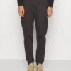 TOM TAILOR Denim Chino - Black 2 TOM TAILOR Denim Chino - Black -Tom Tailor Winkel 139b69405bb94e0fac75cbeee9c529fb