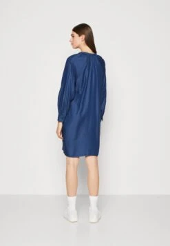 Tom Tailor Feminine Dress - Spijkerjurk - Clean Mid Stone Blue Denim 10 Tom Tailor Feminine Dress - Spijkerjurk - Clean Mid Stone Blue Denim -Tom Tailor Winkel 16aeb378717e4fce9feea60c71f9c56a