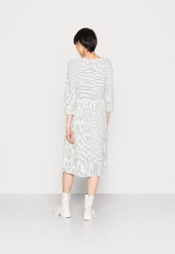 TOM TAILOR Denim Striped Dress - Jerseyjurk - White Blue Stripe 9 TOM TAILOR Denim Striped Dress - Jerseyjurk - White Blue Stripe -Tom Tailor Winkel 1ff8c823a6cf4f1d8fb37c4491bd45f6
