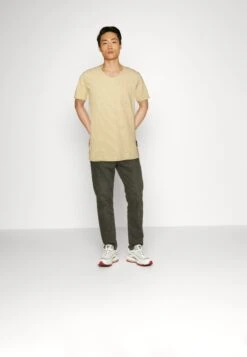 TOM TAILOR Denim V-Neck Ministripe - T-Shirt Basic - Brown/White 9 TOM TAILOR Denim V-Neck Ministripe - T-Shirt Basic - Brown/White -Tom Tailor Winkel 247a2e0515404d9ab71cd8f9748932b3