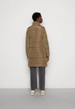 Tom Tailor Signature Puffer Coat - Winterjas - Tarmac Khaki 15 Tom Tailor Signature Puffer Coat - Winterjas - Tarmac Khaki -Tom Tailor Winkel 29c19270650142baaed581862872f1fd