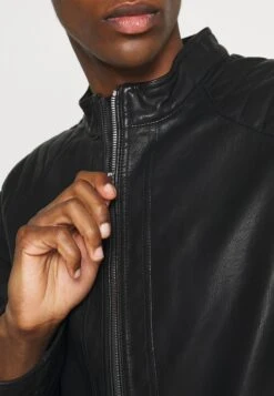 Tom Tailor Imitatieleren Jas - Black 13 Tom Tailor Imitatieleren Jas - Black -Tom Tailor Winkel 35074ba36c07406987a74aceb597cc1e