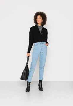 TOM TAILOR Denim Relaxed Fit Jeans - Clean Light Stone Blue Denim -Tom Tailor Winkel 37738bb824eb43f399c5072844075270