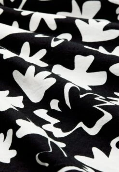 TOM TAILOR Denim Bedruckte - Trainingsbroek - Black White Wildflower Print -Tom Tailor Winkel 4a83cc1d63594c3291cd7da6e1435060