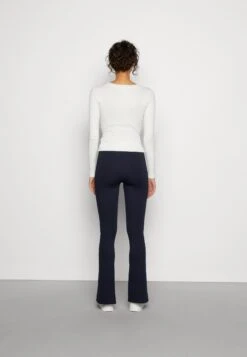 TOM TAILOR Denim Flared- Broek - Sky Captain Blue 10 TOM TAILOR Denim Flared- Broek - Sky Captain Blue -Tom Tailor Winkel 4c7308e5d70f49a48a68a7ddbcec9369