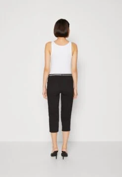 Tom Tailor Alexa Capri - Shorts - Deep Black -Tom Tailor Winkel 6083e3db2b54467c8fd081ad7fffaa02