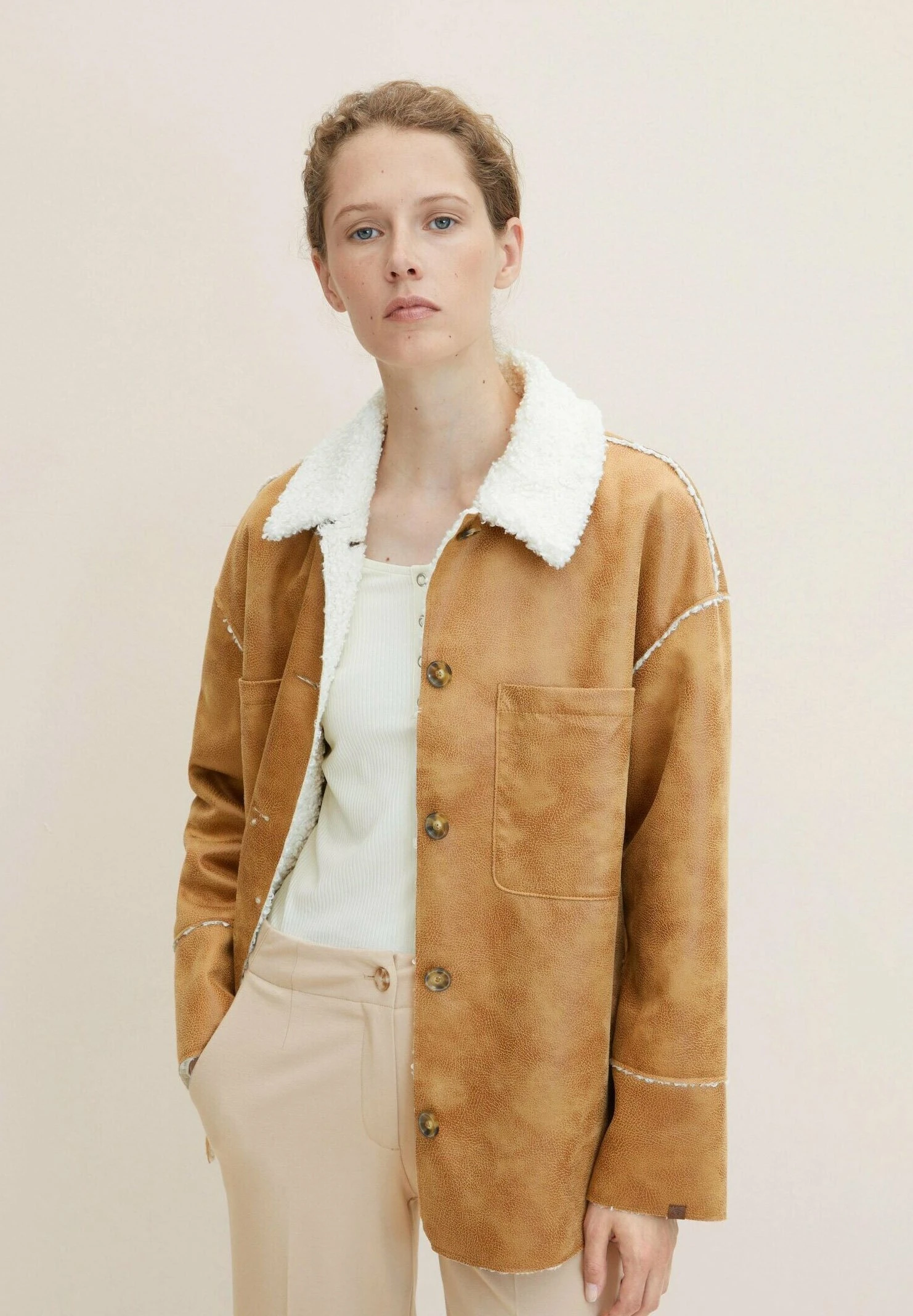 Tom Tailor Imitatieleren Jas - Soft Light Camel 6 Tom Tailor Imitatieleren Jas - Soft Light Camel - Afbeelding 4