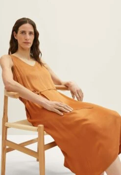Tom Tailor Mit Gürtel - Jerseyjurk - Terracotta Brown -Tom Tailor Winkel 8cf757b8f9ac4404b25764eb702d718b