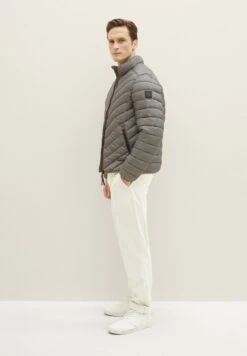 Tom Tailor LightweightMit Print - Jas - Olive Minimal Design -Tom Tailor Winkel 8ed254dfd40e48e6bbf3b64a31f46a34