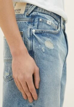 TOM TAILOR Denim Jeansshort - Destroyed Light Stone Blue Den -Tom Tailor Winkel 93a7a4ccb50a41ff8410feeb01c0d4b3