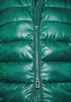 Tom Tailor Long Lightweight Vest - Bodywarmer - Pineneedle Green -Tom Tailor Winkel 9c97a499fe46450094389ee615ec89ab