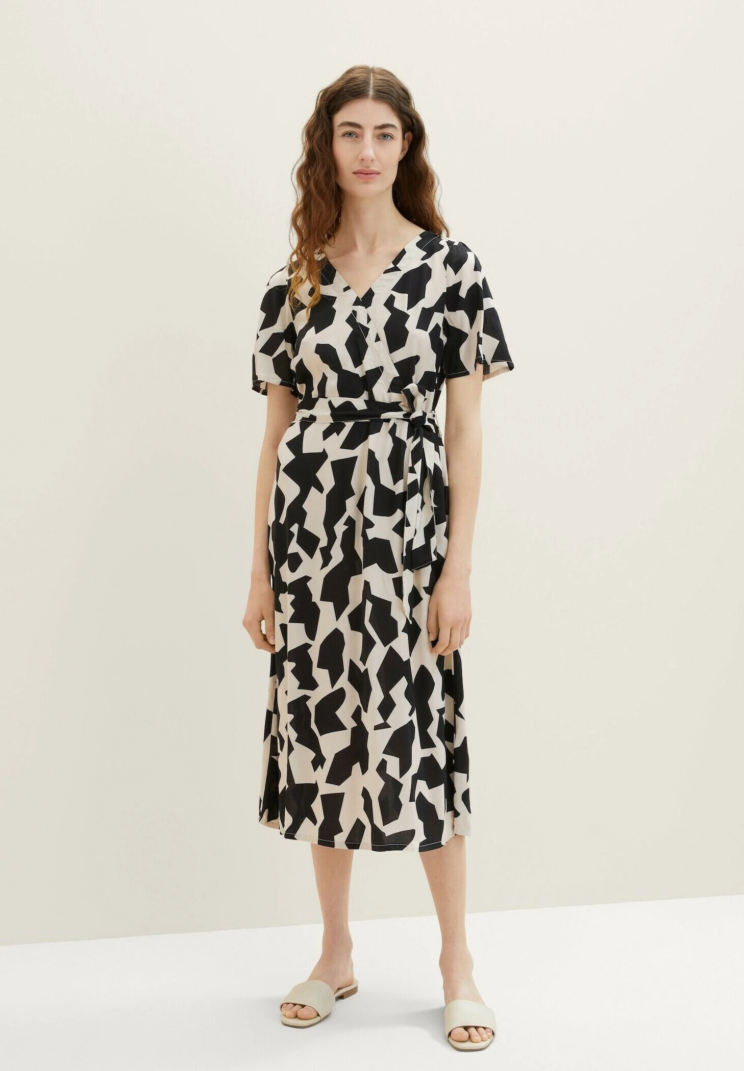 Tom Tailor Gemustertes Midi - Jurk - Black Big Abstract Design 3 Tom Tailor Gemustertes Midi - Jurk - Black Big Abstract Design