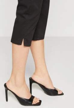 Tom Tailor Alexa Capri - Shorts - Deep Black -Tom Tailor Winkel c13df2fabdac40d59681ede69a9ad8eb