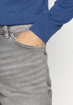 Tom Tailor Marvin - Straight Leg Jeans - Used Light Stone Grey Denim -Tom Tailor Winkel c2c168e303c9496da8cb73961b094109