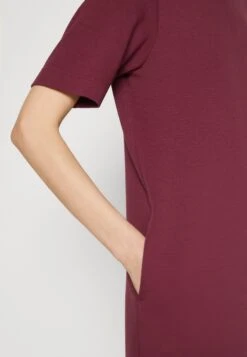 Tom Tailor Dress With High Collar - Jerseyjurk - Deep Burgundy Red -Tom Tailor Winkel d46583b39dc74e6d8c0a4442a801db99