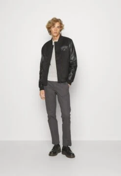 Tom Tailor Trousers - Chino - Tarmac Grey -Tom Tailor Winkel d82478dd58a34ecc95c83da535fec681