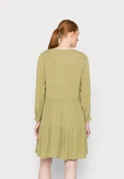 Tom Tailor Crincled Tired Dress - Jurk - Moderate Olive -Tom Tailor Winkel e7104af800cd46b09c6cabd36d46c64b
