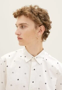 TOM TAILOR Denim Gemustertes- Overhemd - White Black Wildflower Print -Tom Tailor Winkel e8c84f70872545de8bbd48c780a19ab7