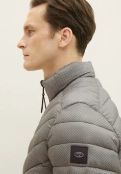 Tom Tailor LightweightMit Print - Jas - Olive Minimal Design -Tom Tailor Winkel ef6a7b13be6f4819ad9f94f7f0de26a5