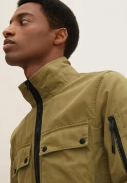 Tom Tailor Stehkragen - Lichte Jas - Smart Olive -Tom Tailor Winkel f4b1135d1caa48418f3d30c4ef8a0df3