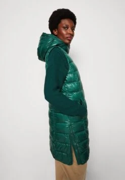 Tom Tailor Long Lightweight Vest - Bodywarmer - Pineneedle Green -Tom Tailor Winkel f6bee41657924bcb9aa213d5ae6151aa