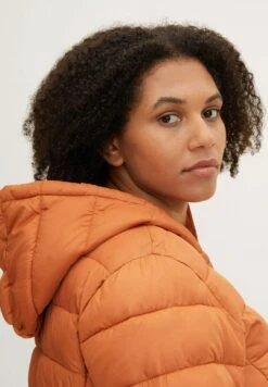 Tom Tailor Leichter - Winterjas - Rusty Amber -Tom Tailor Winkel f9a4648003b4465f8d3d91a53284233d